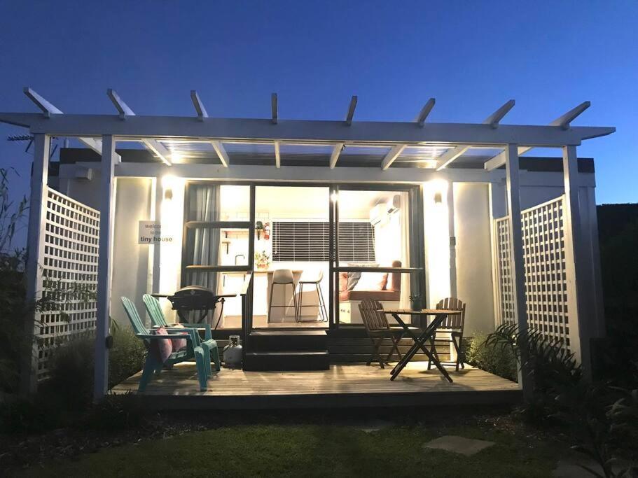 Вилла Rustling Oaks Nz Tropical Tiny House Tamahere Экстерьер фото